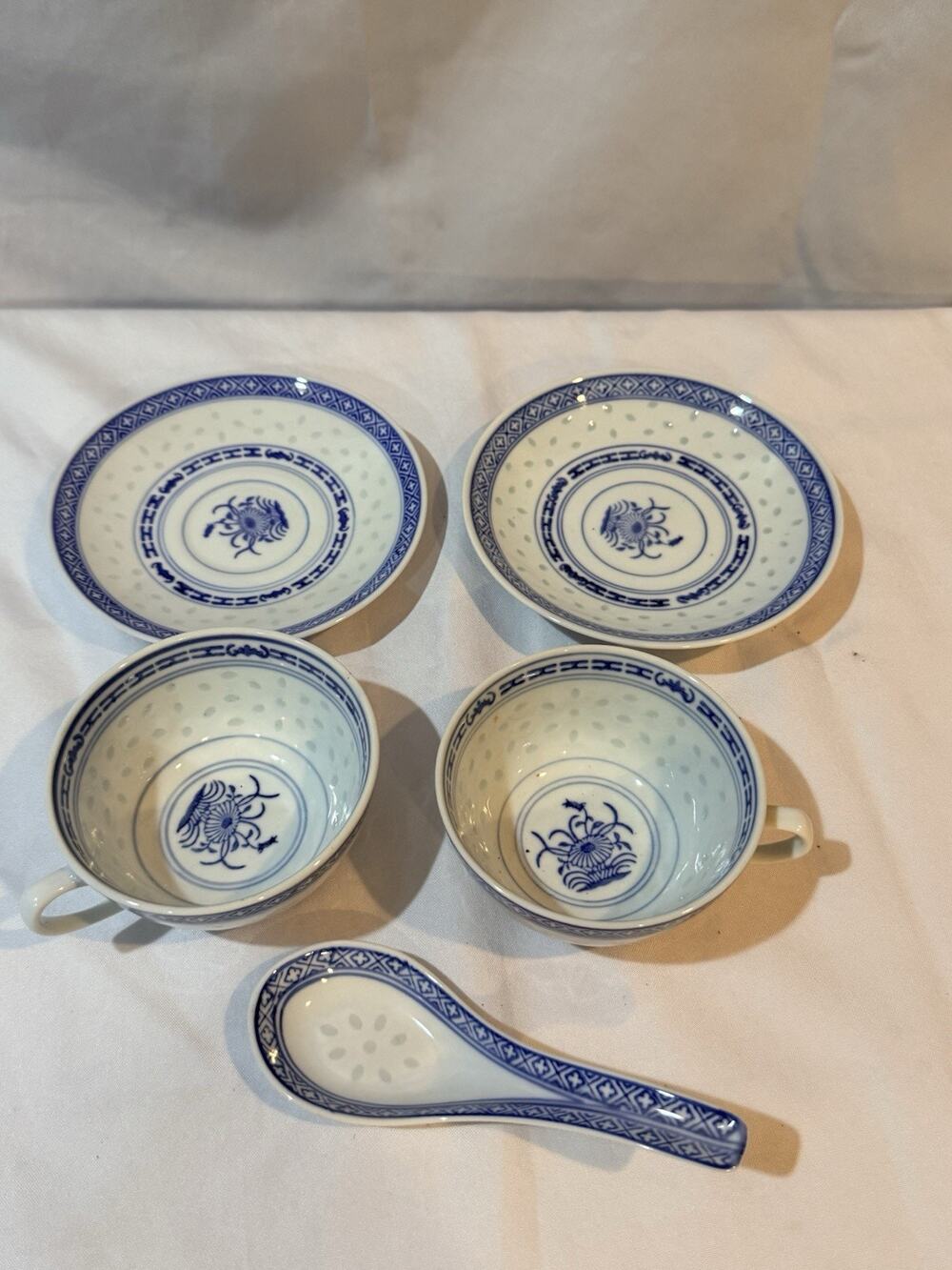 Vintage Chinese Rice Grain Porcelain Blue White Soup Set 2 Cups 2 Saucers Spoon